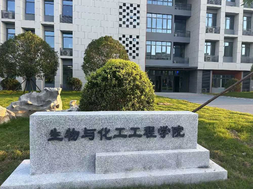朝天区扬州职业大学体育场高杆灯项目